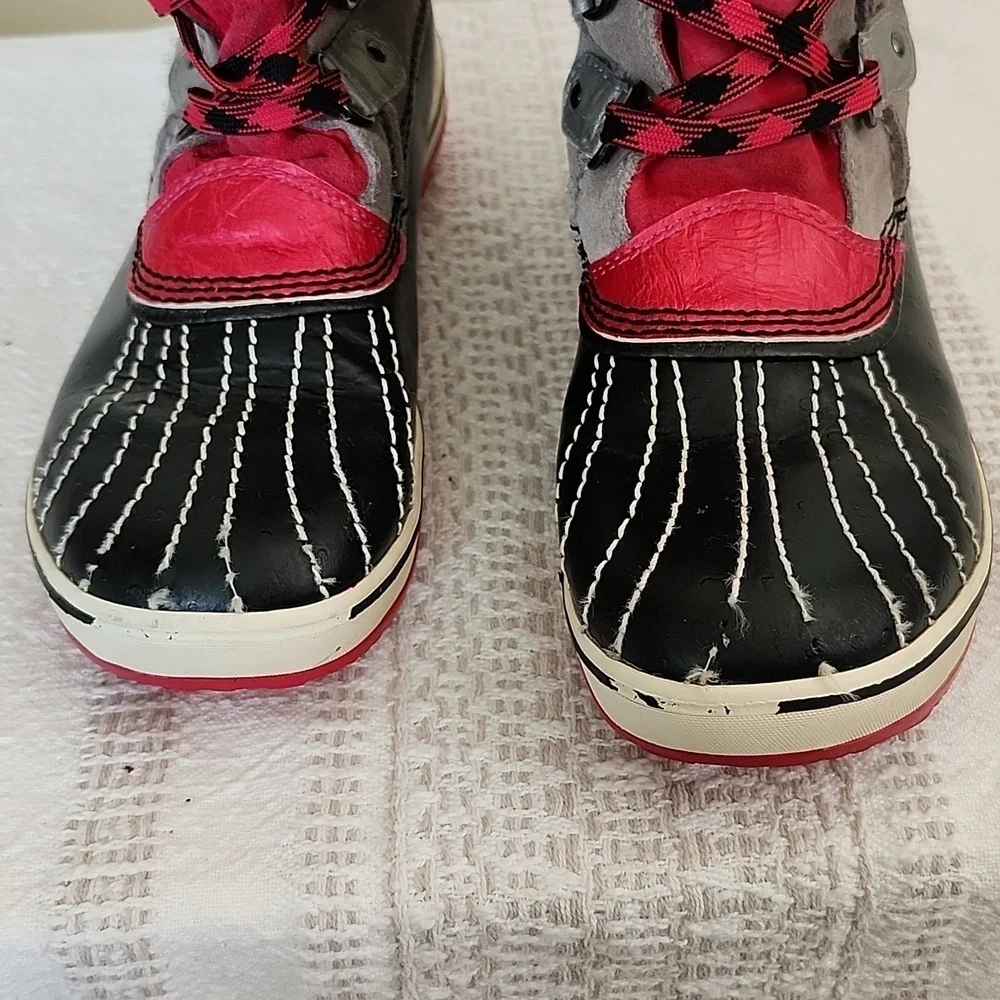 Sorel waterproof faux fur leather pink gray winter boots, Big kid size 5